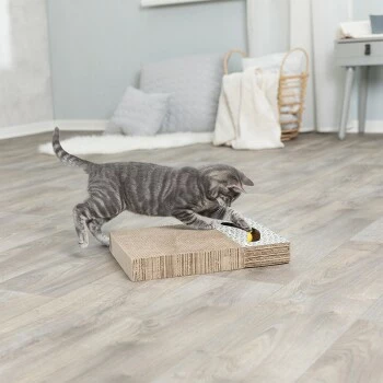 Trixie Kratzpappe Mit Spielzeug 6 Trixie Kratzpappe Mit Spielzeug – Bild 4